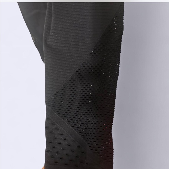 Black OFFLINE by Aerie leggings - Picture 5 of 7